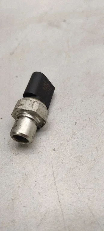 Air conditioning (A/C) pressure sensor 5q0959126