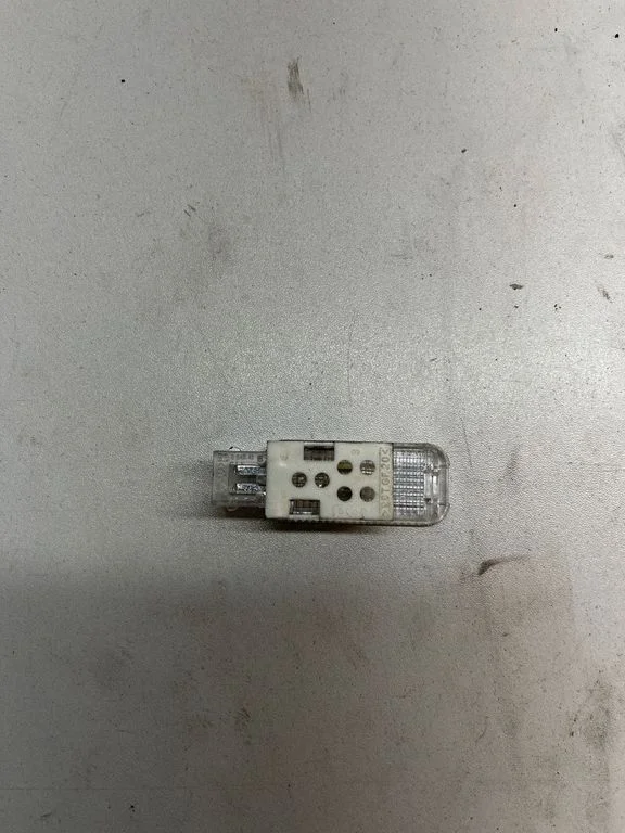 Other interior light – Audi A4 S4 B7 8E 8H (2005-2008)