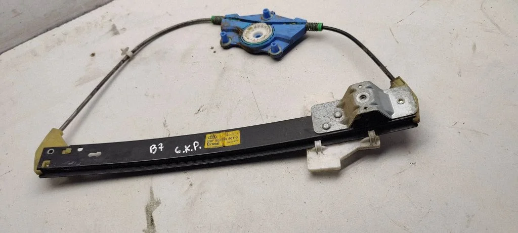 Tagaukse elektriline aknatõstuk mootoriga 8e0839461c