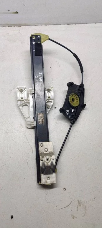 Rear door window regulator with motor 8k0839461