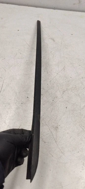 Listwa szyby przedniej 5G0854327A