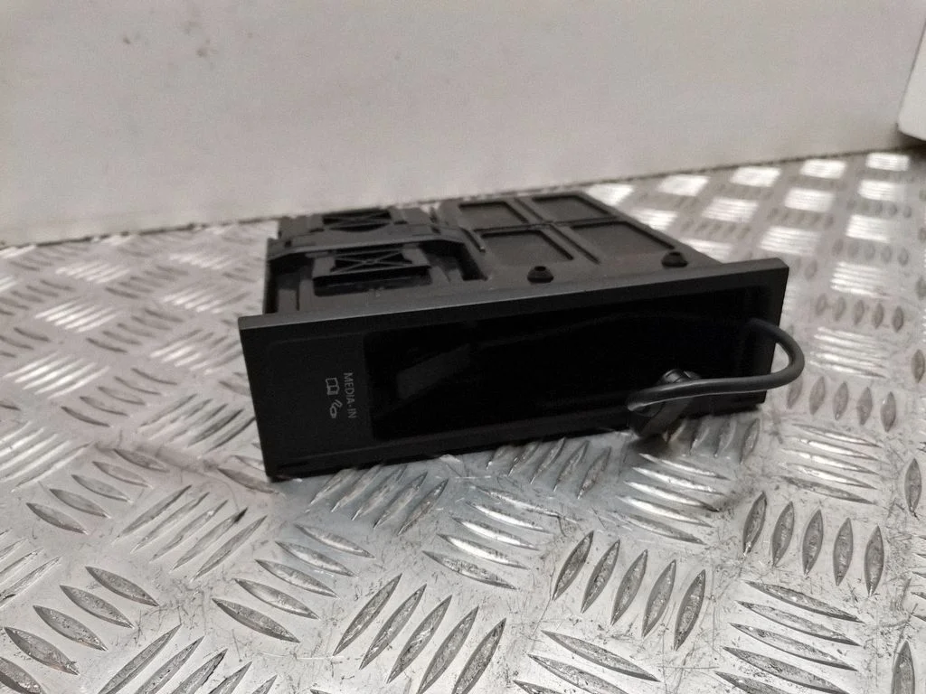 Head unit multimedia control 5N0035341H