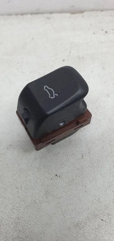 Tailgate opening switch – Audi A4 Allroad B8 (2008-2016)