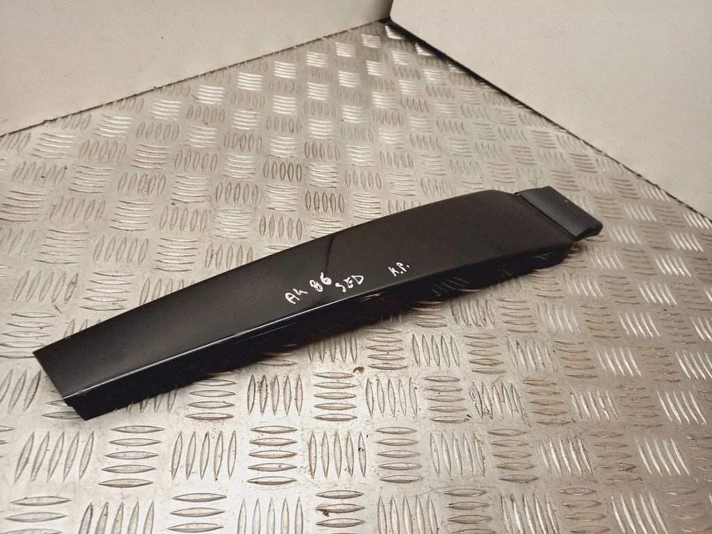 Front door glass trim molding – Audi A4 S4 B6 8E 8H (2001-2005)