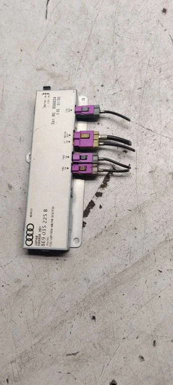 Antenni juhtplokk – Audi A4 S4 B6 8E 8H (2001-2005)