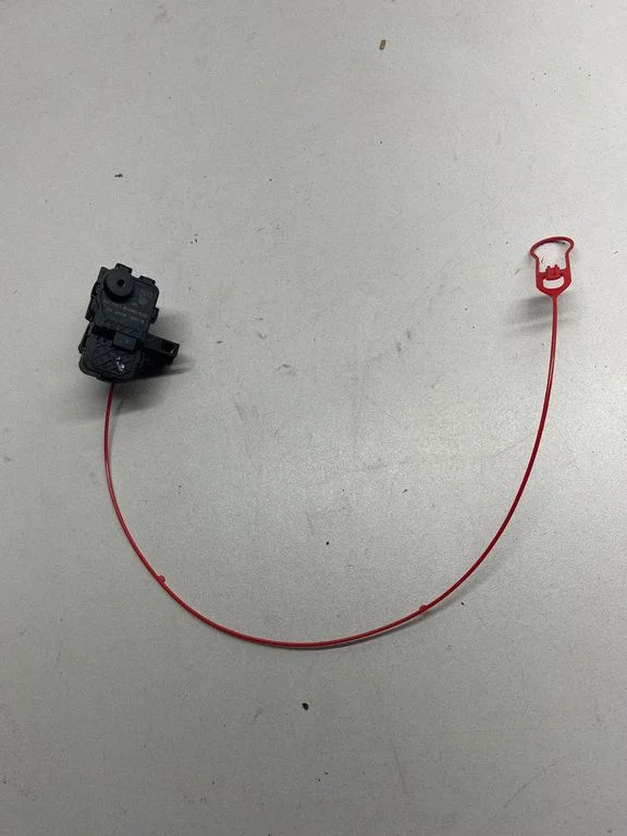 Fuel tank cap lock motor 8K0862153E