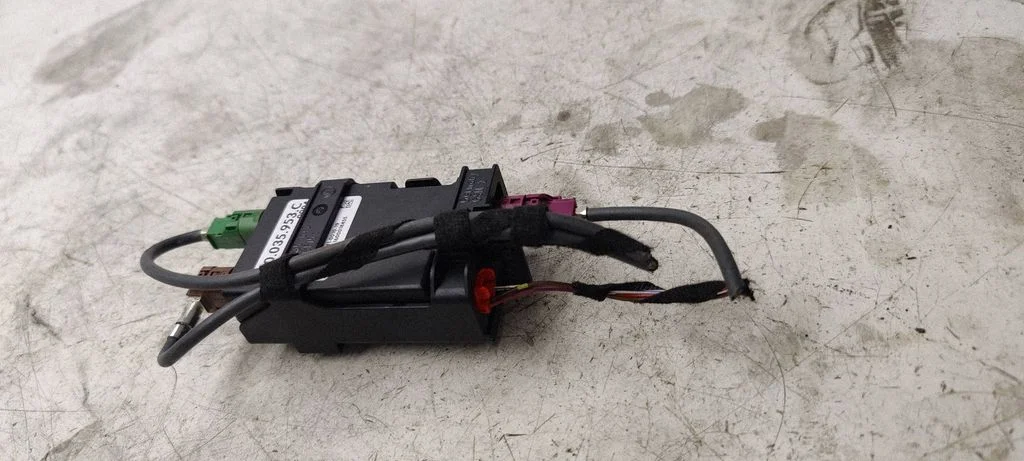 USB control unit – Volkswagen Passat CC (2008-2016)
