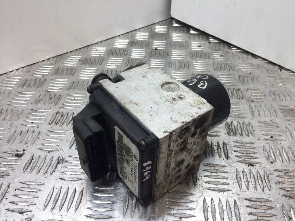 ABS block – Volkswagen Passat B6 (2005-2010)
