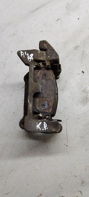 Front brake caliper – front left