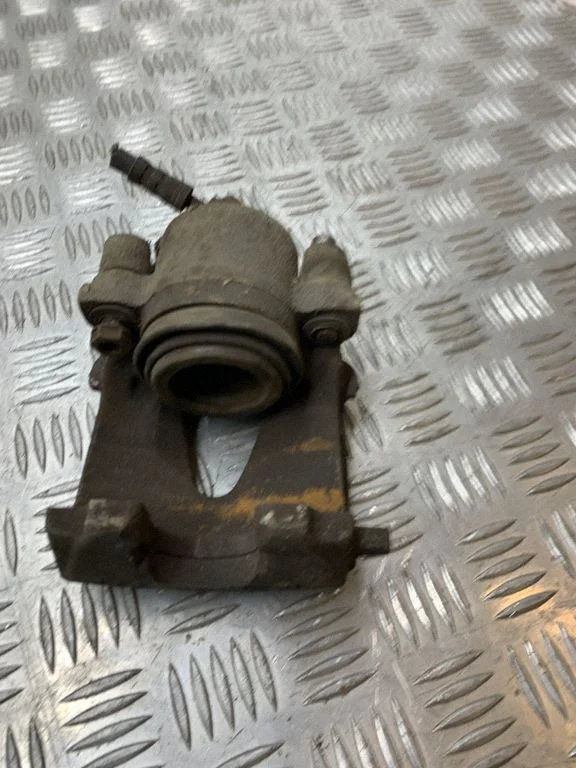 Front brake caliper – front left