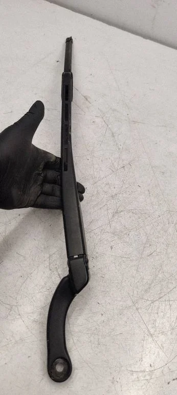 Front wiper blade arm 8E1955407C