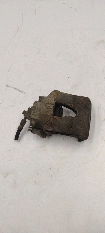 Front brake caliper – front right