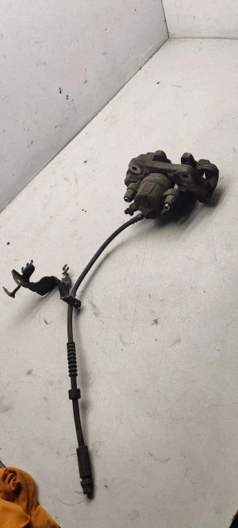 Front brake caliper W09209