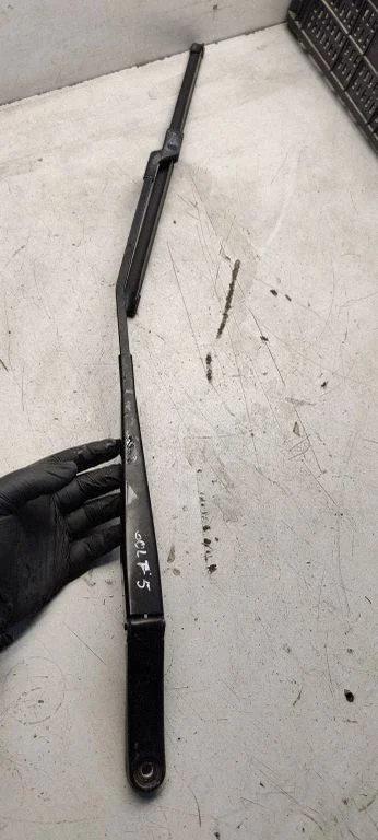 Front wiper blade arm 1q5955410B