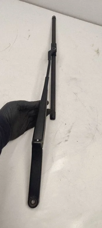 Front wiper blade arm 1Q1955409