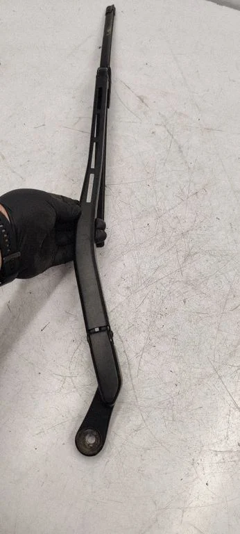Front wiper blade arm 8E1955408C
