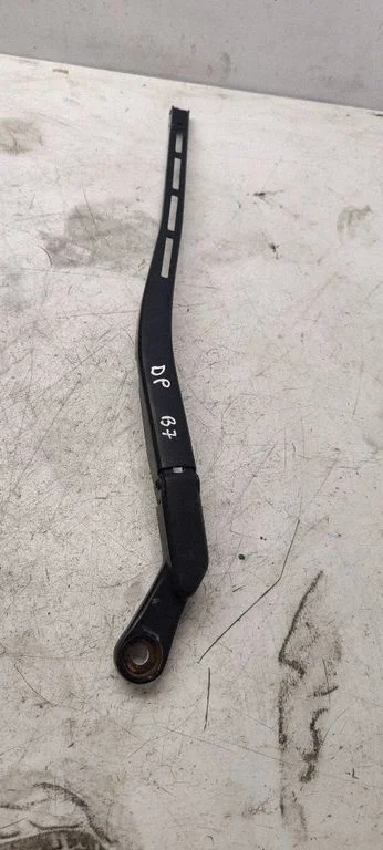 Front wiper blade arm – Audi A4 S4 B7 8E 8H (2005-2008)