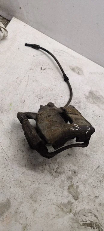 Front brake caliper – left