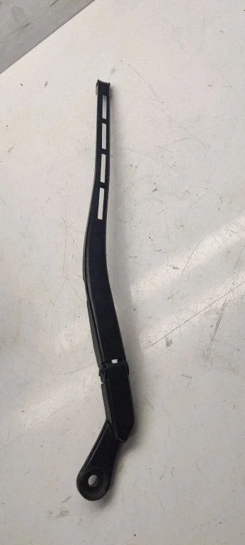 Front wiper blade arm – Audi A4 S4 B7 8E 8H (2005-2008)