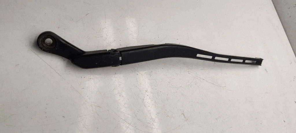 Front wiper blade arm – Audi A4 S4 B7 8E 8H (2005-2008)