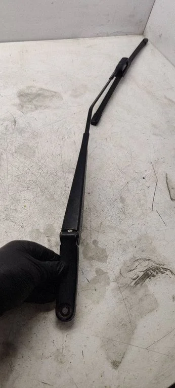 Front wiper blade arm 5E1955410