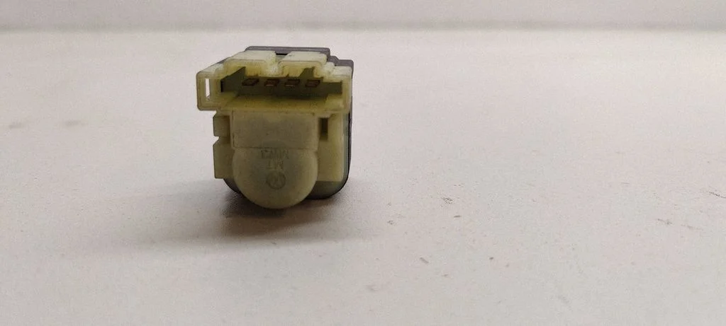 Brake pedal sensor switch D1k2945511