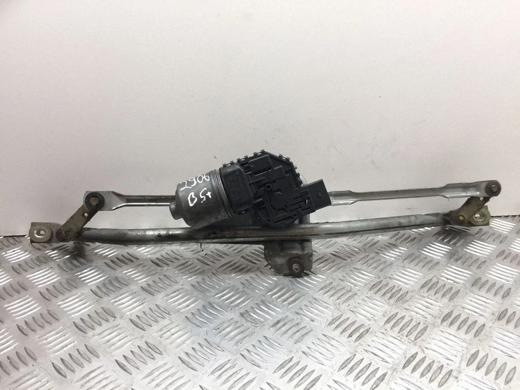 Front wiper linkage and motor 8D1955605B