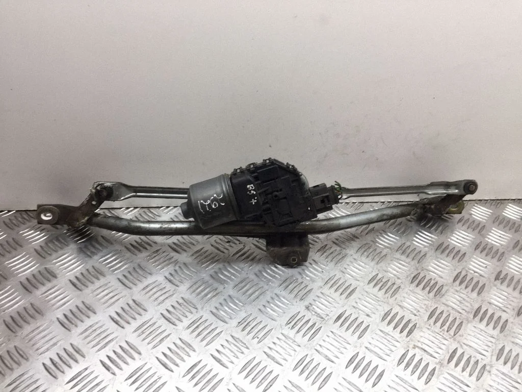 Front wiper linkage and motor 8D1955605B