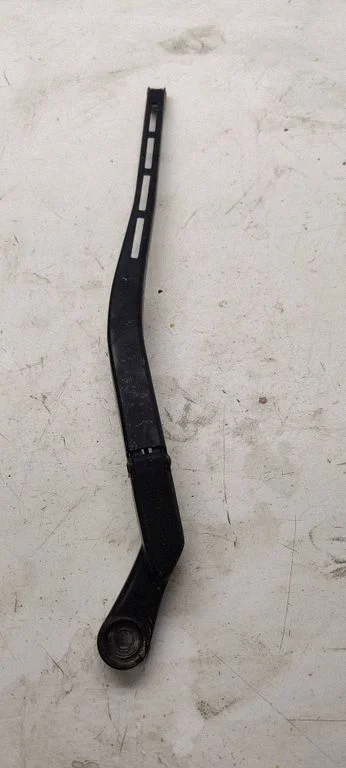 Front wiper blade arm – Audi A4 S4 B7 8E 8H (2005-2008)