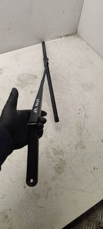 Front wiper blade arm 5C7955409