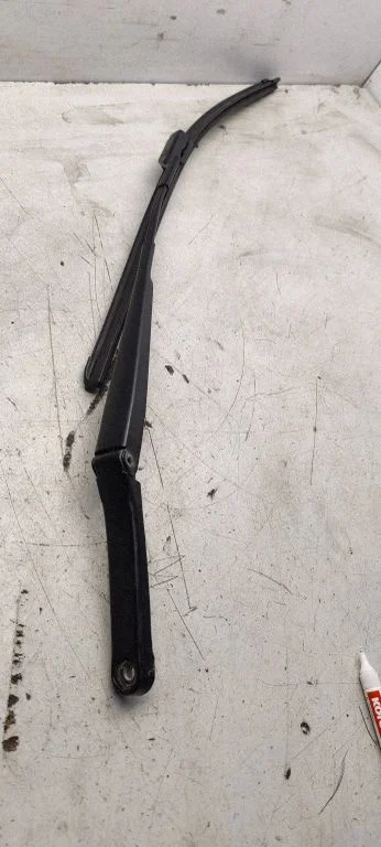 Front wiper blade arm 3g2955410