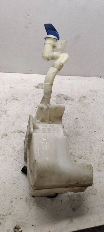 Windshield washer fluid reservoir/tank 5C6955453M