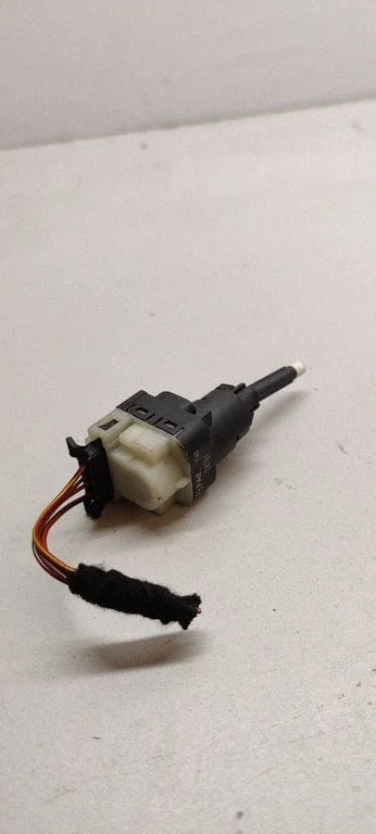 Brake pedal sensor switch D1K2945511