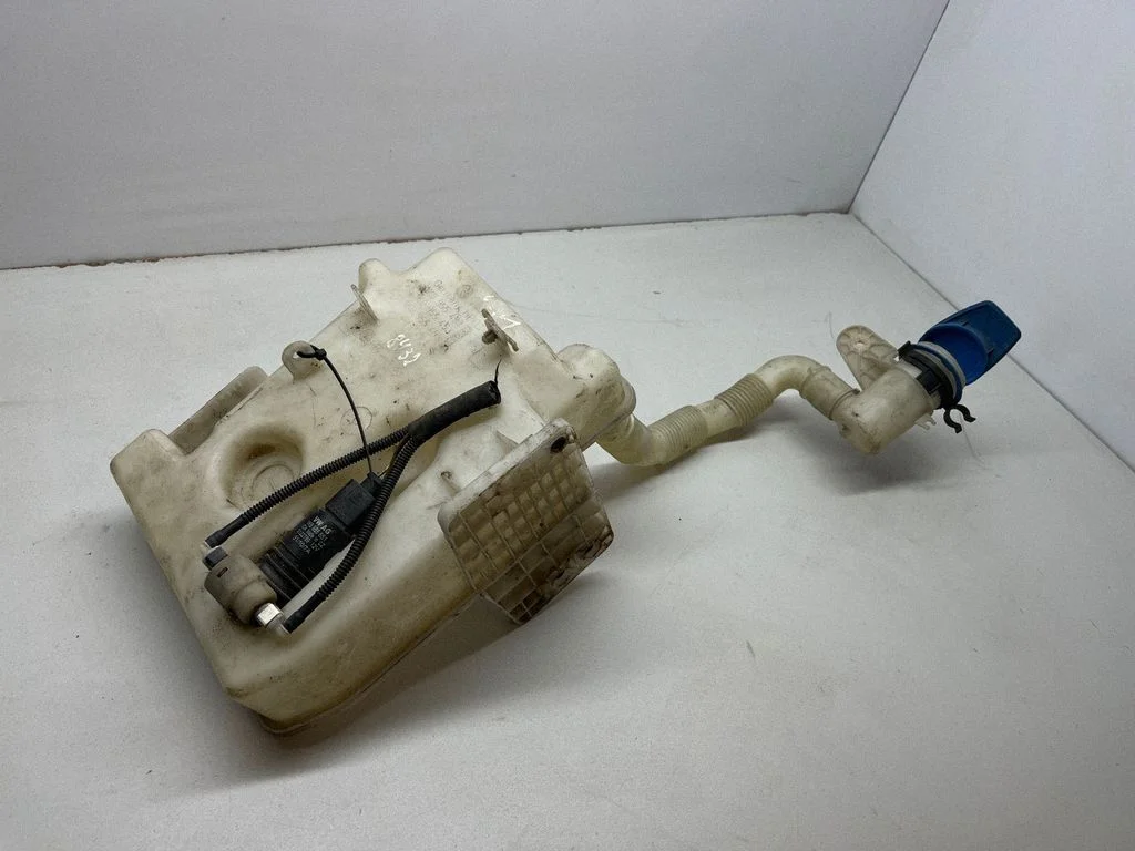 Windshield washer fluid reservoir/tank – Volkswagen Golf Plus (2005-2013)
