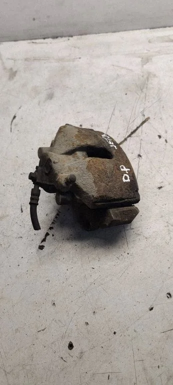 Front brake caliper – right