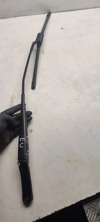 Front wiper blade arm 3g1955410
