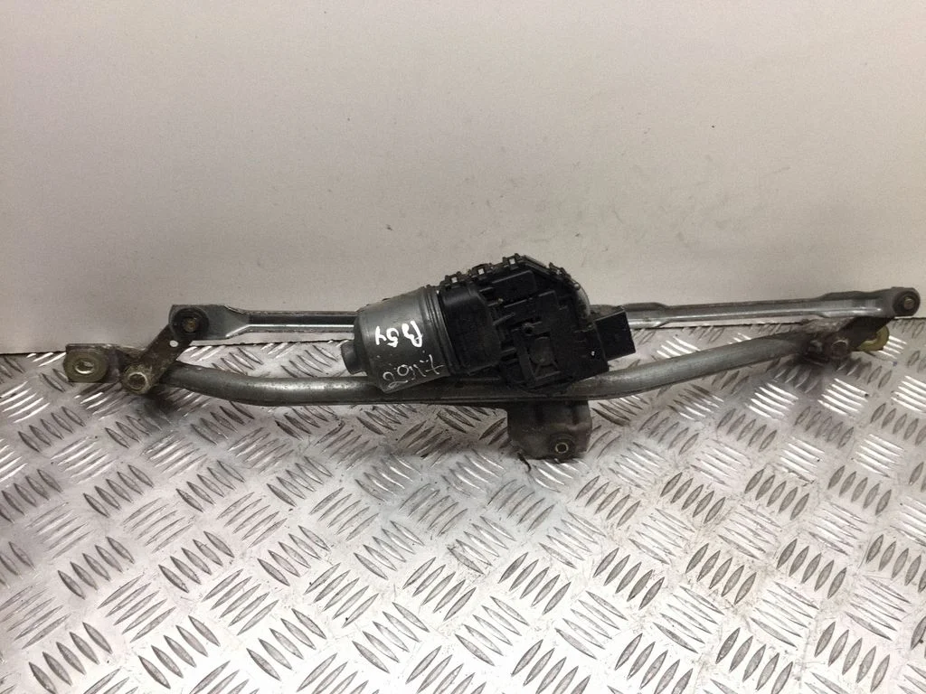 Front wiper linkage and motor 8D1955605B