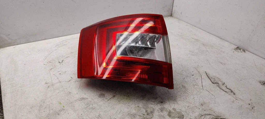 Rear/tail lights 5E9945095