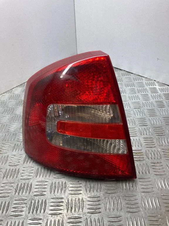 Rear/tail lights 1Z5945096A