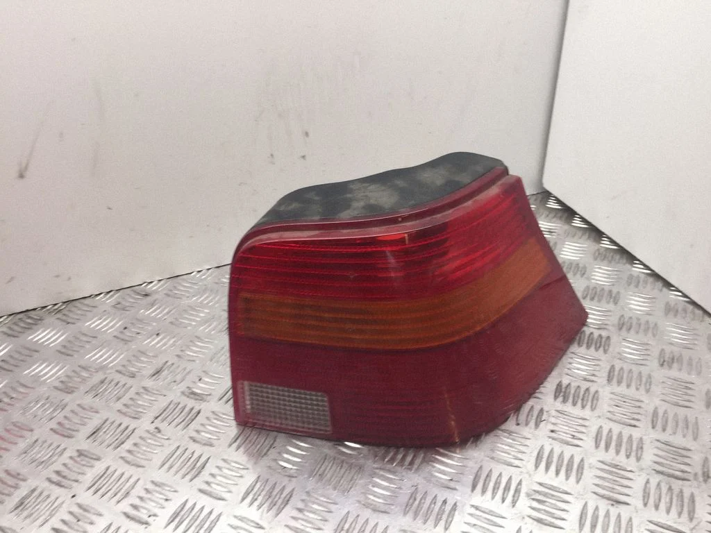 Lampa tylna w błotniku – Volkswagen Golf IV (1998-2005)
