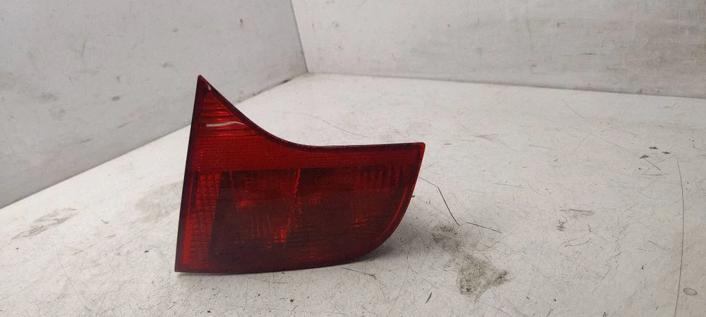 Lampa tylna w klapie 8E9945094