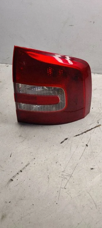 Rear/tail lights 086651912R