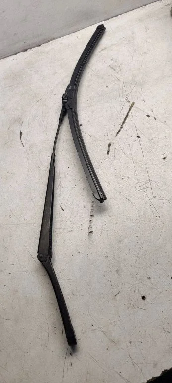 Front wiper blade arm 1Z1955409