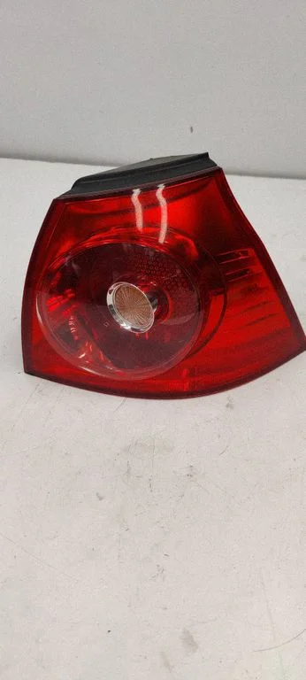 Rear/tail lights – rear right