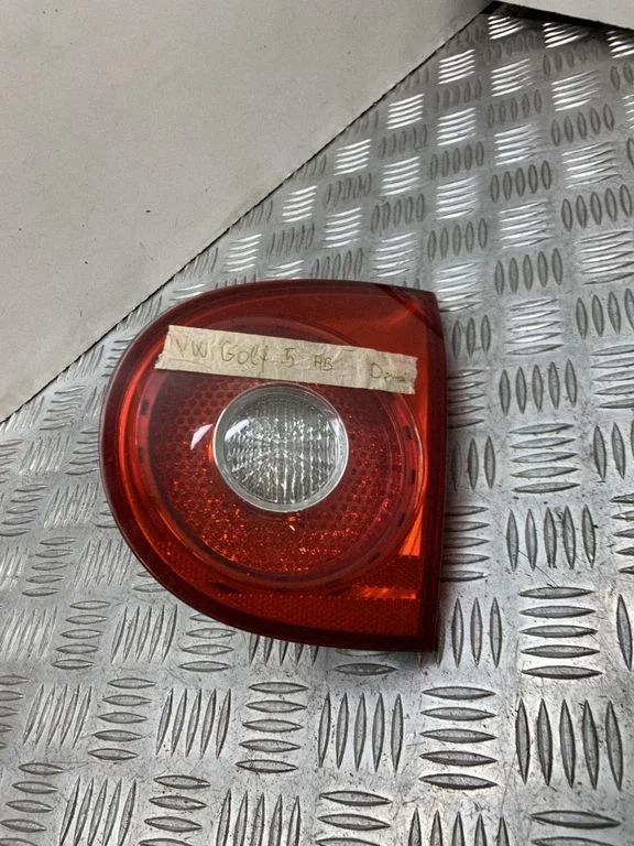 Lampa tylna w błotniku – Volkswagen Golf Plus (2005-2013)