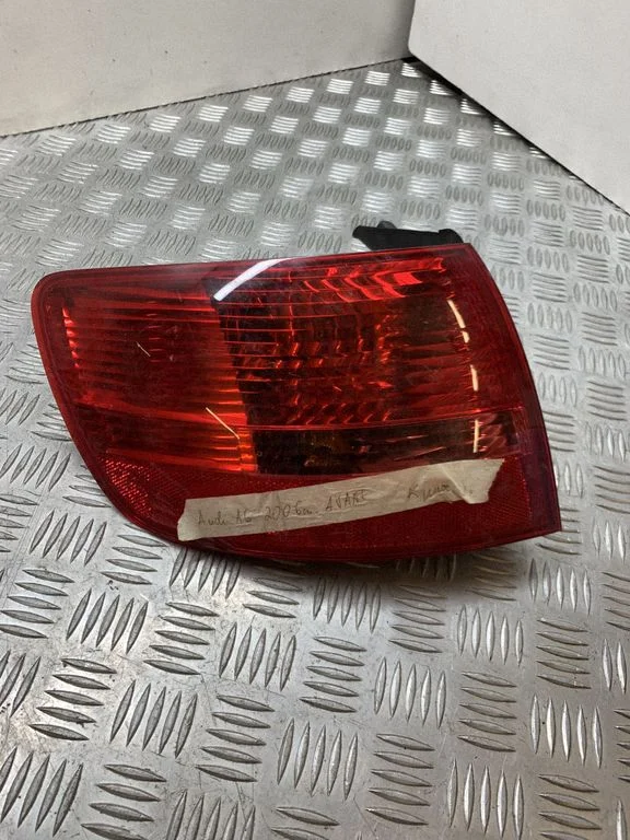 Rear/tail lights 4F9945095