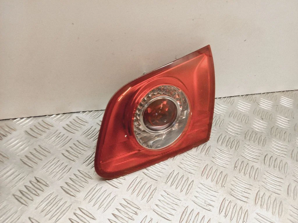 Tailgate rear/tail lights 3C9945094A