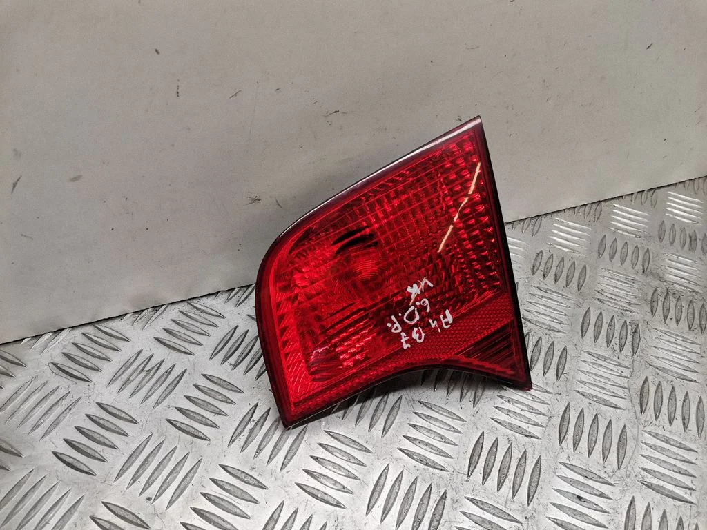 Lampa tylna w klapie 965160
