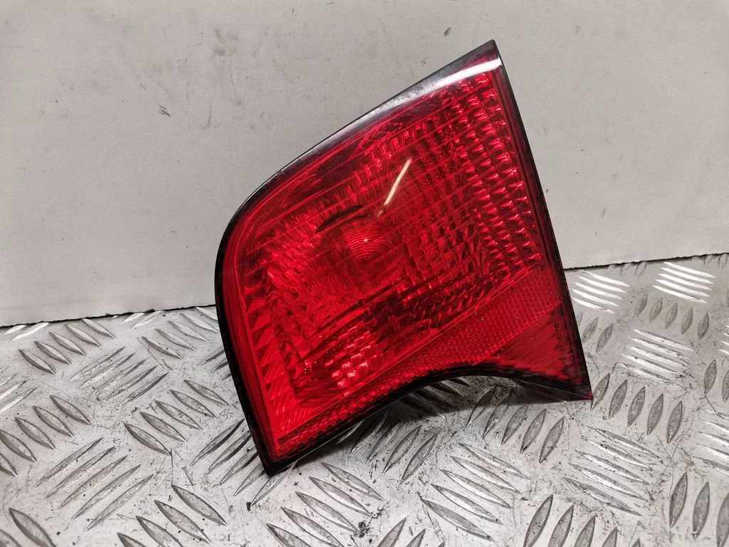 Lampa tylna w klapie 8E5945094A