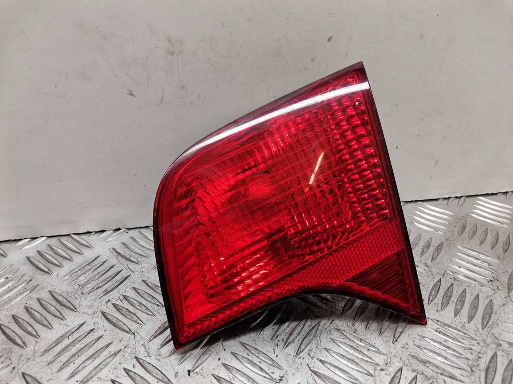 Lampa tylna w klapie 8E5945094